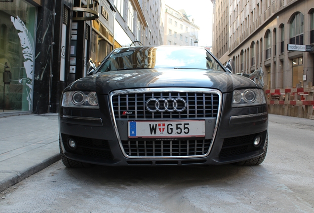 Audi S8 D3