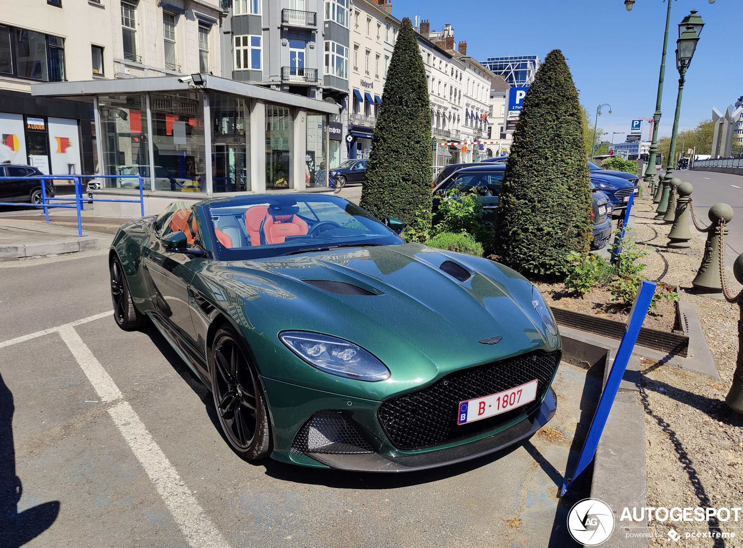 Aston Martin DBS Superleggera Volante