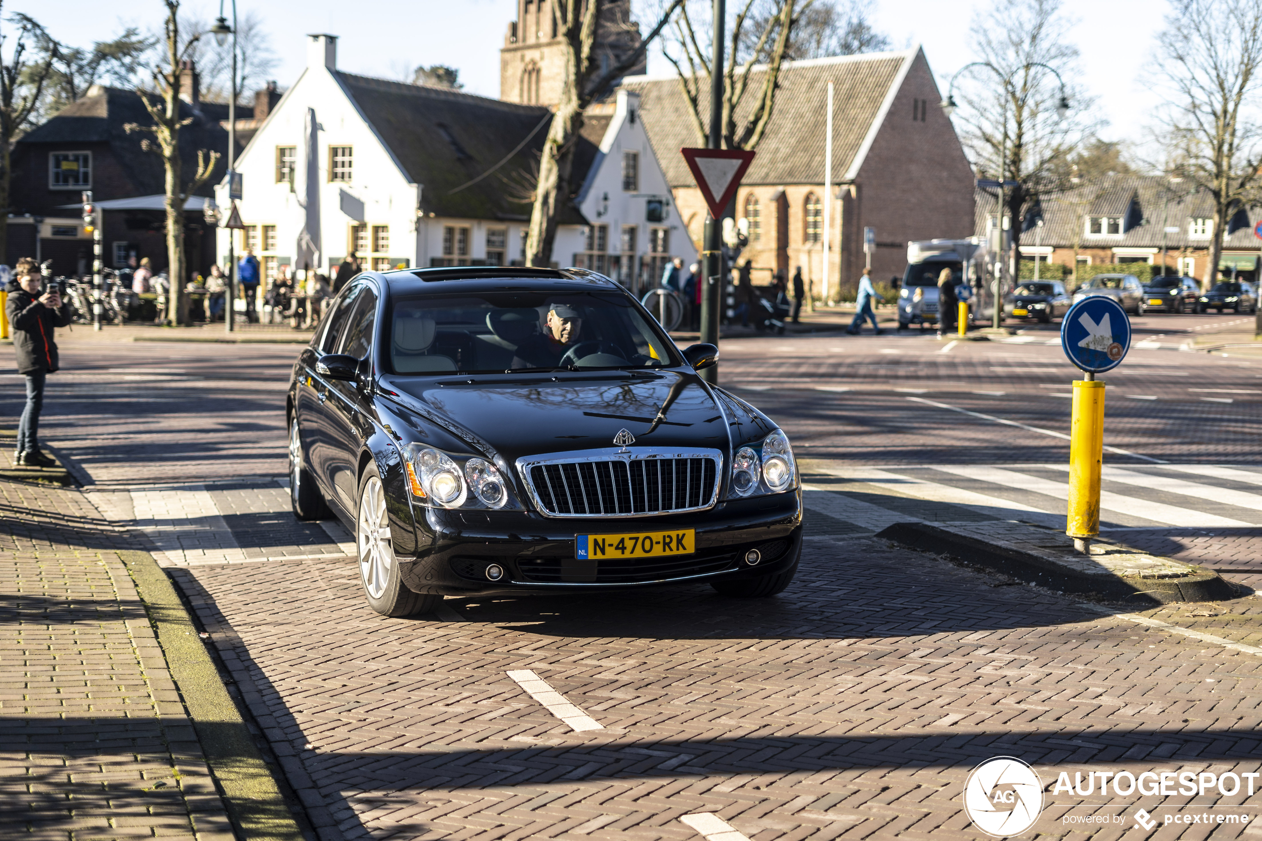 Dure cult: Maybach 57 S gespot in Laren