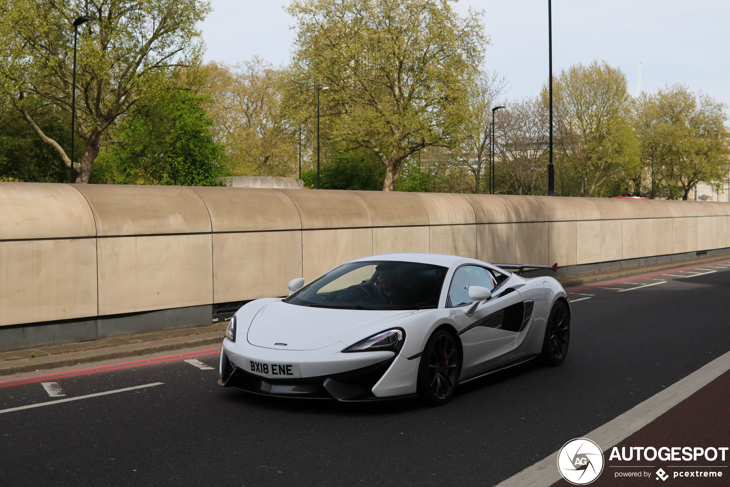 McLaren 570S