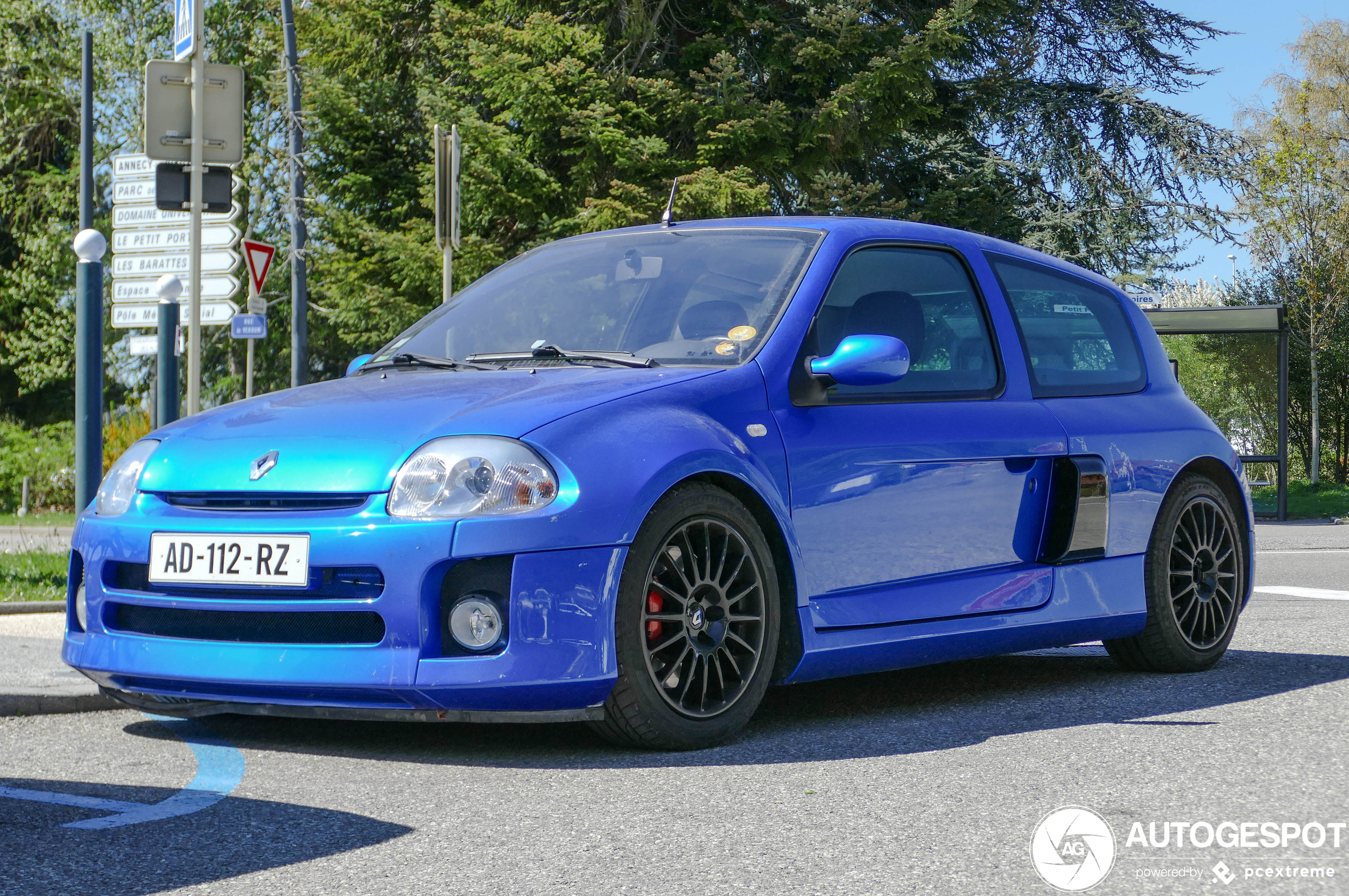 Renault Clio V6