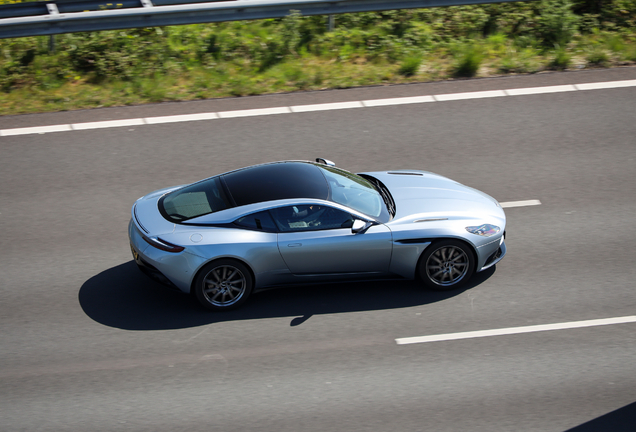 Aston Martin DB11 V8