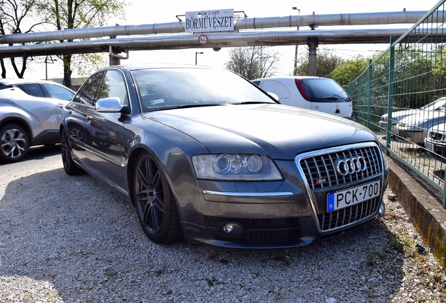 Audi S8 D3