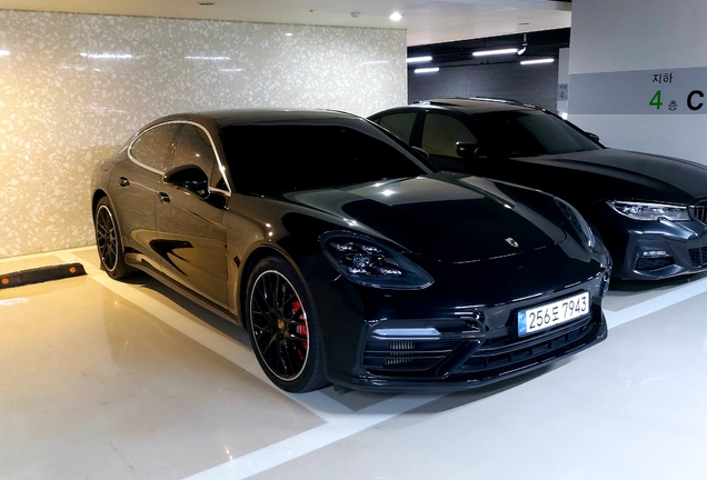 Porsche 971 Panamera Turbo