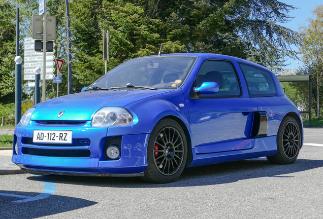 Renault Clio V6