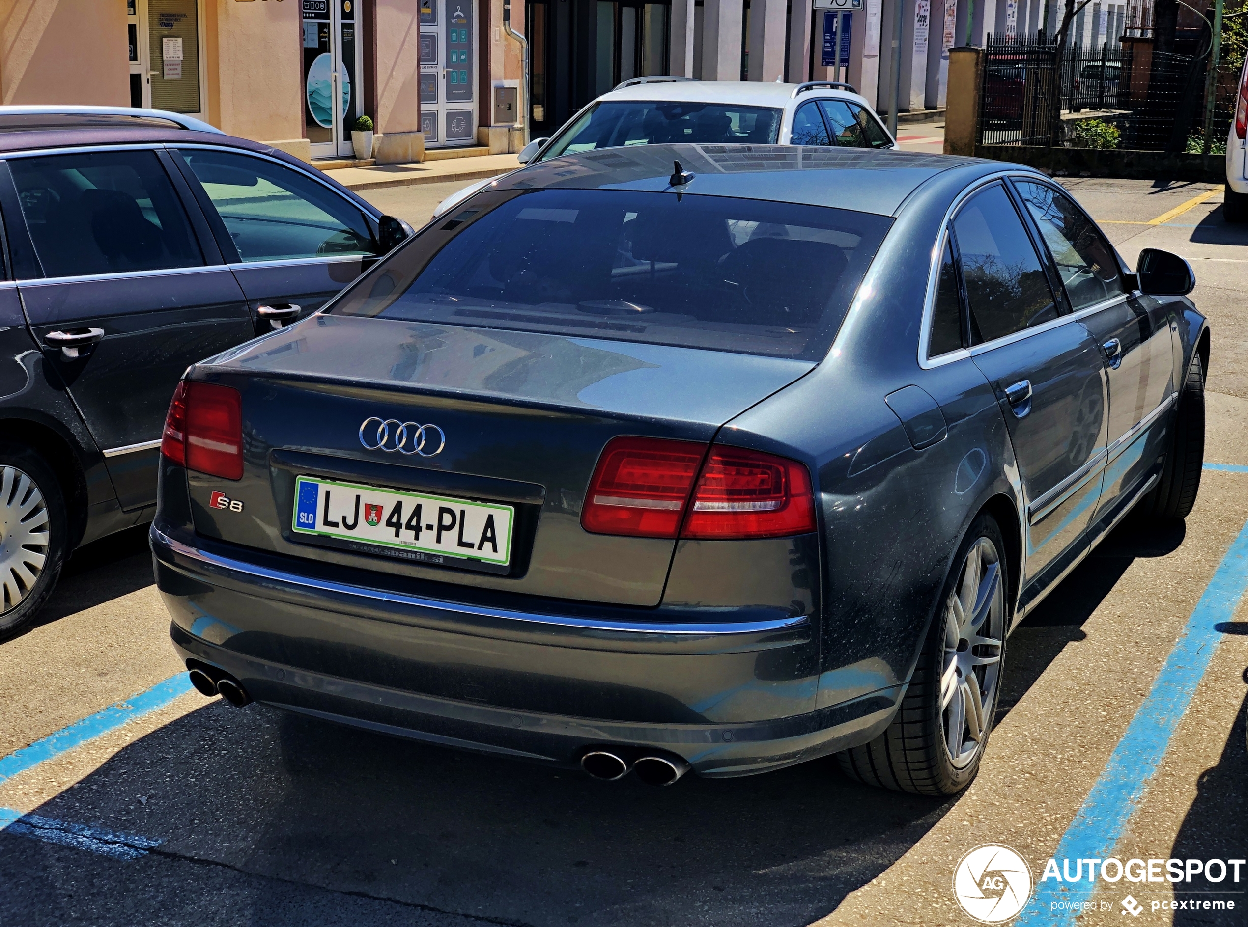 Audi S8 D3