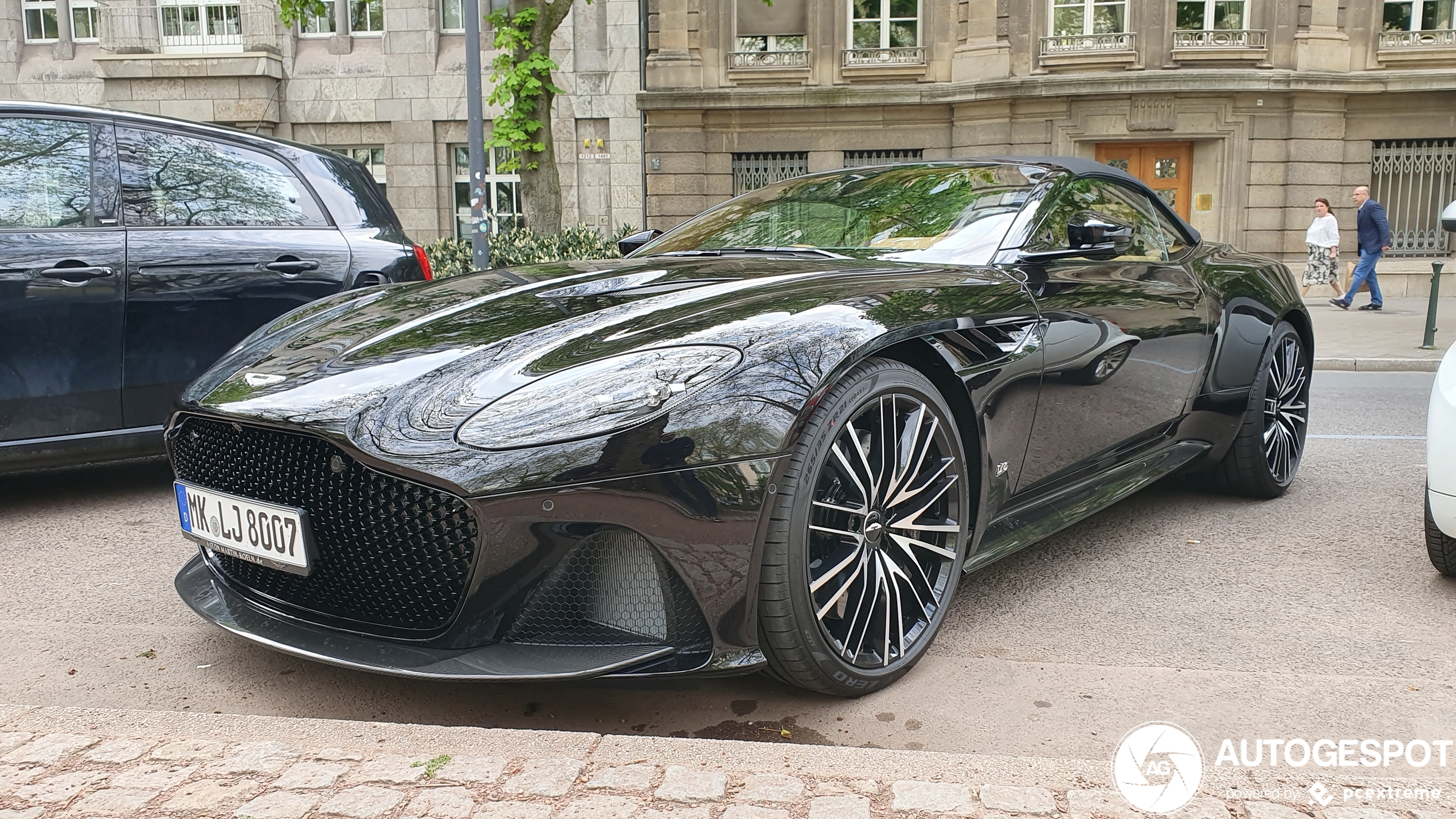 Aston Martin DBS Superleggera Volante