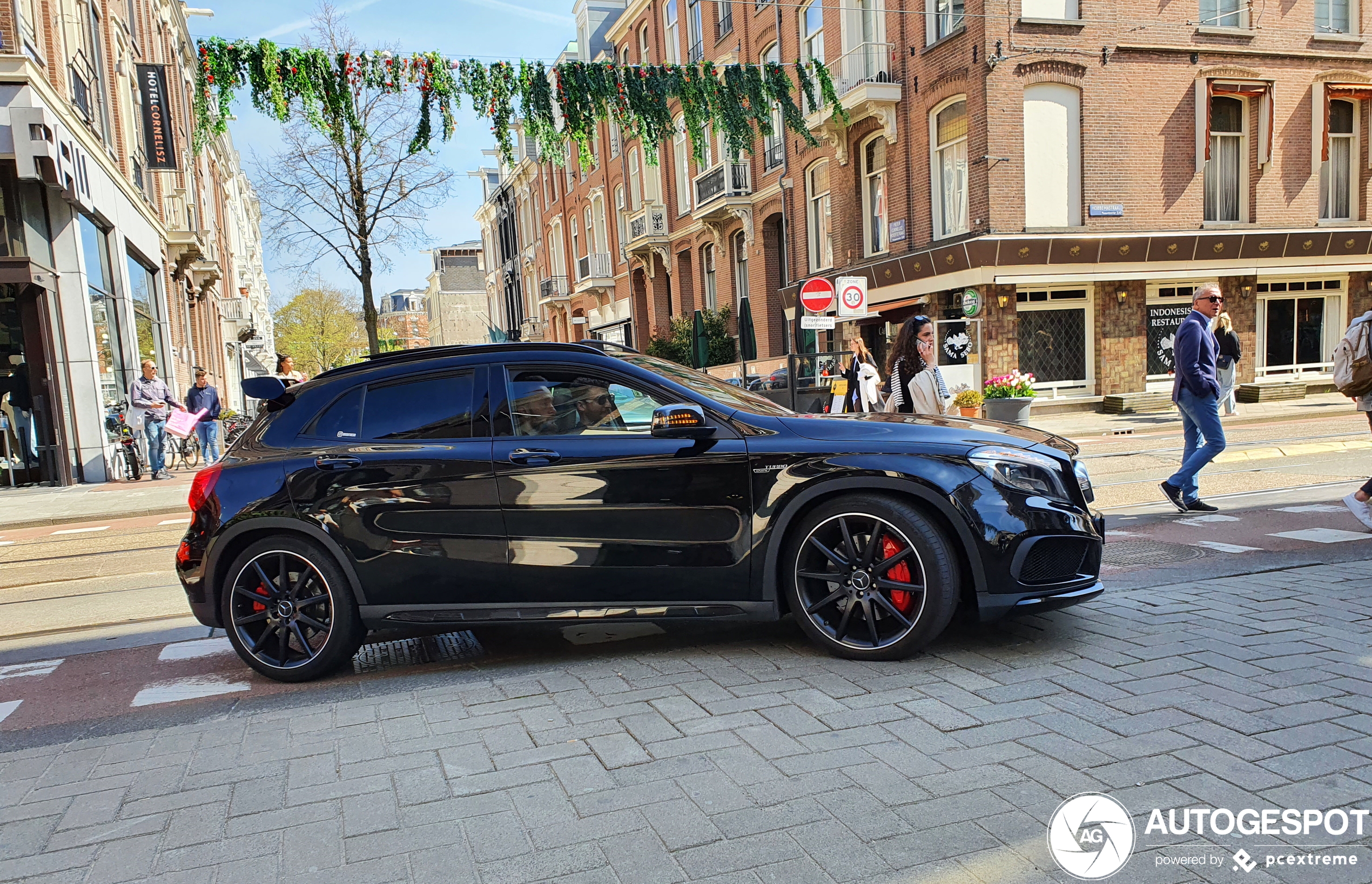 Mercedes-Benz GLA 45 AMG X156