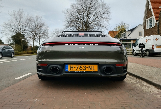 Porsche 992 Carrera 4S Cabriolet