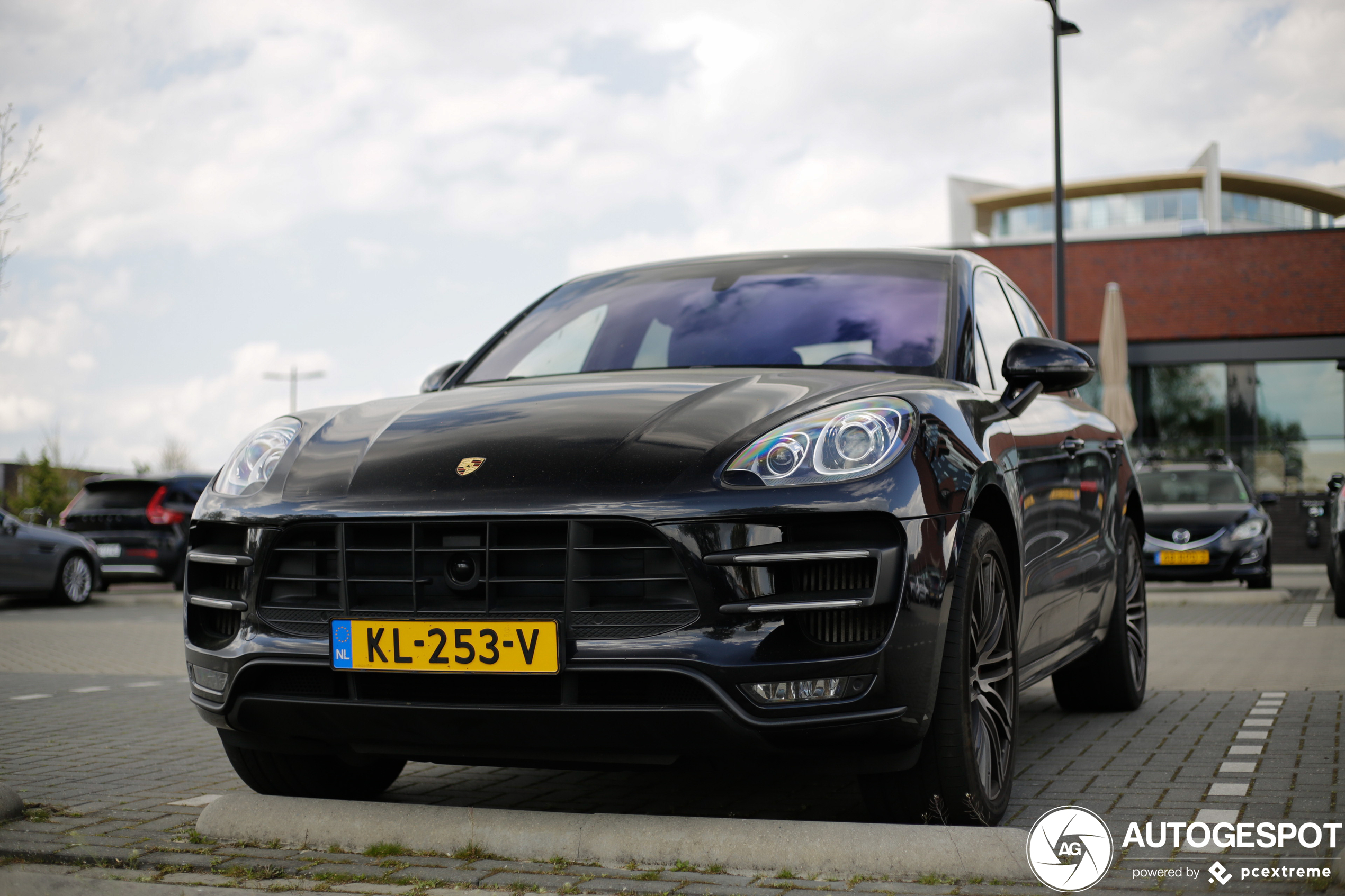 Porsche 95B Macan Turbo