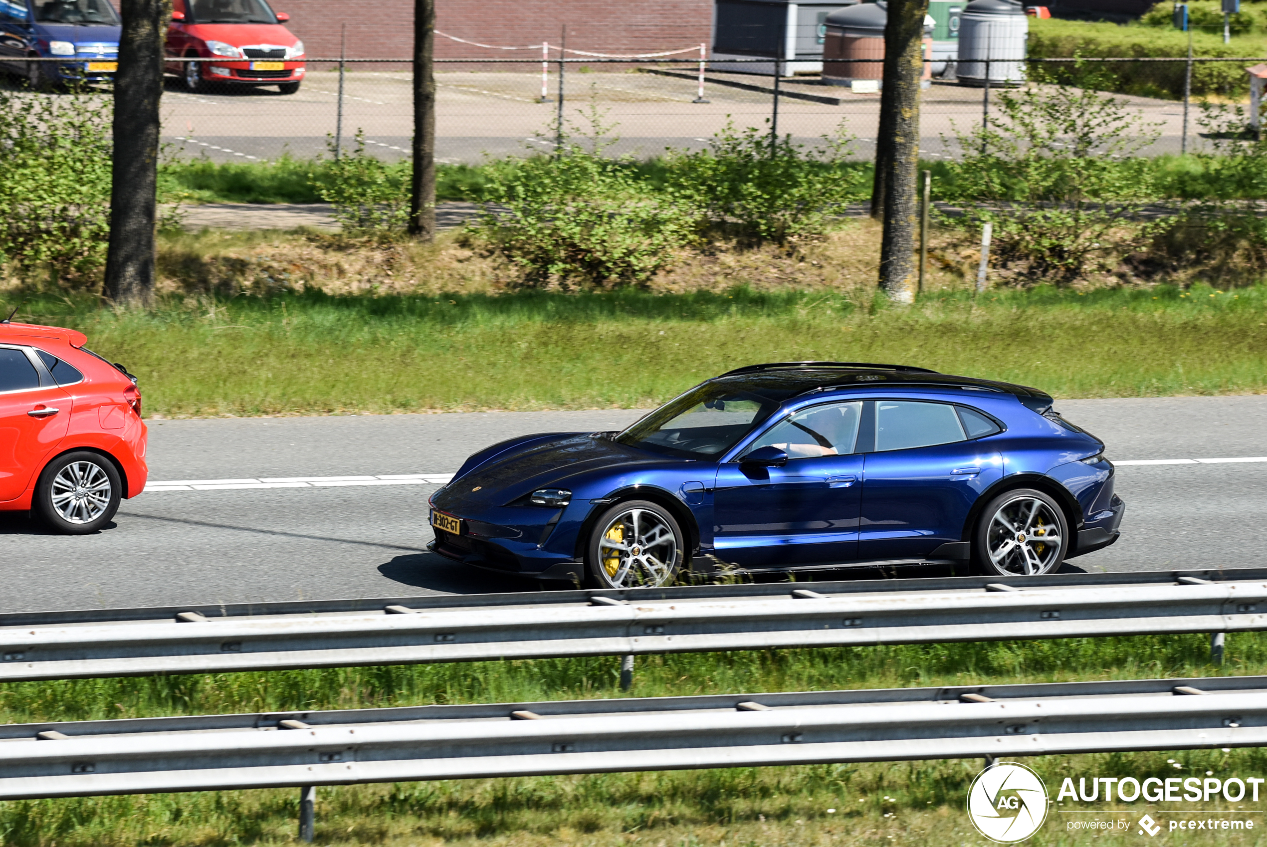 Porsche Taycan Turbo S Cross Turismo