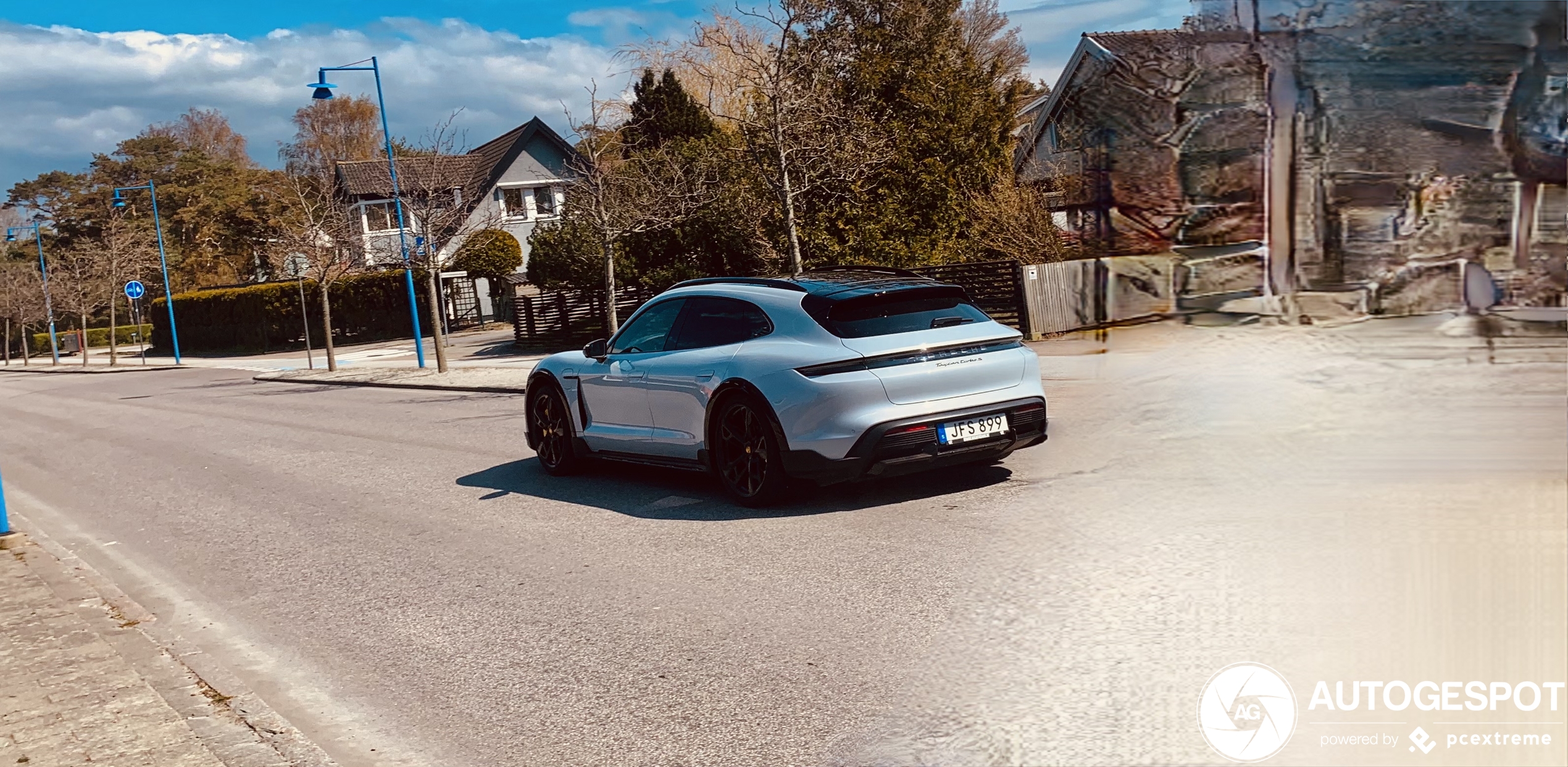 Porsche Taycan Turbo S Cross Turismo