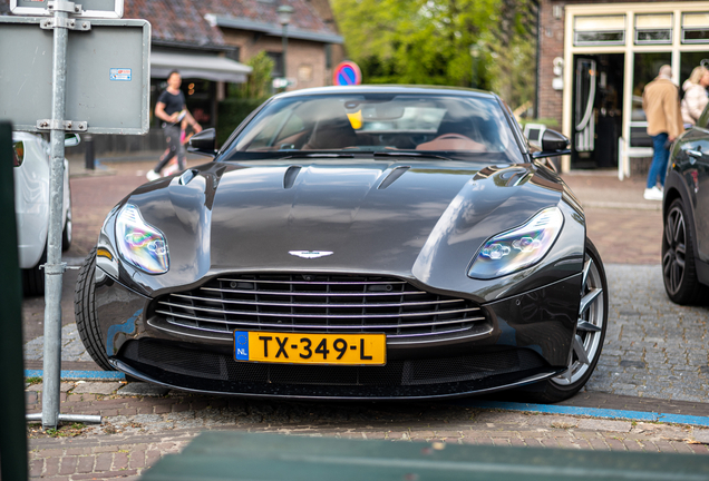 Aston Martin DB11