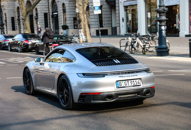 Porsche 992 Carrera 4 GTS