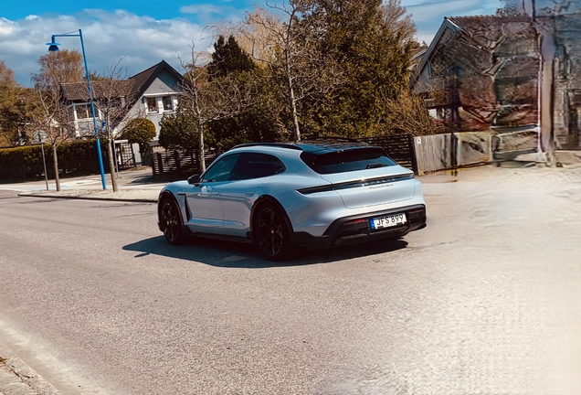 Porsche Taycan Turbo S Cross Turismo