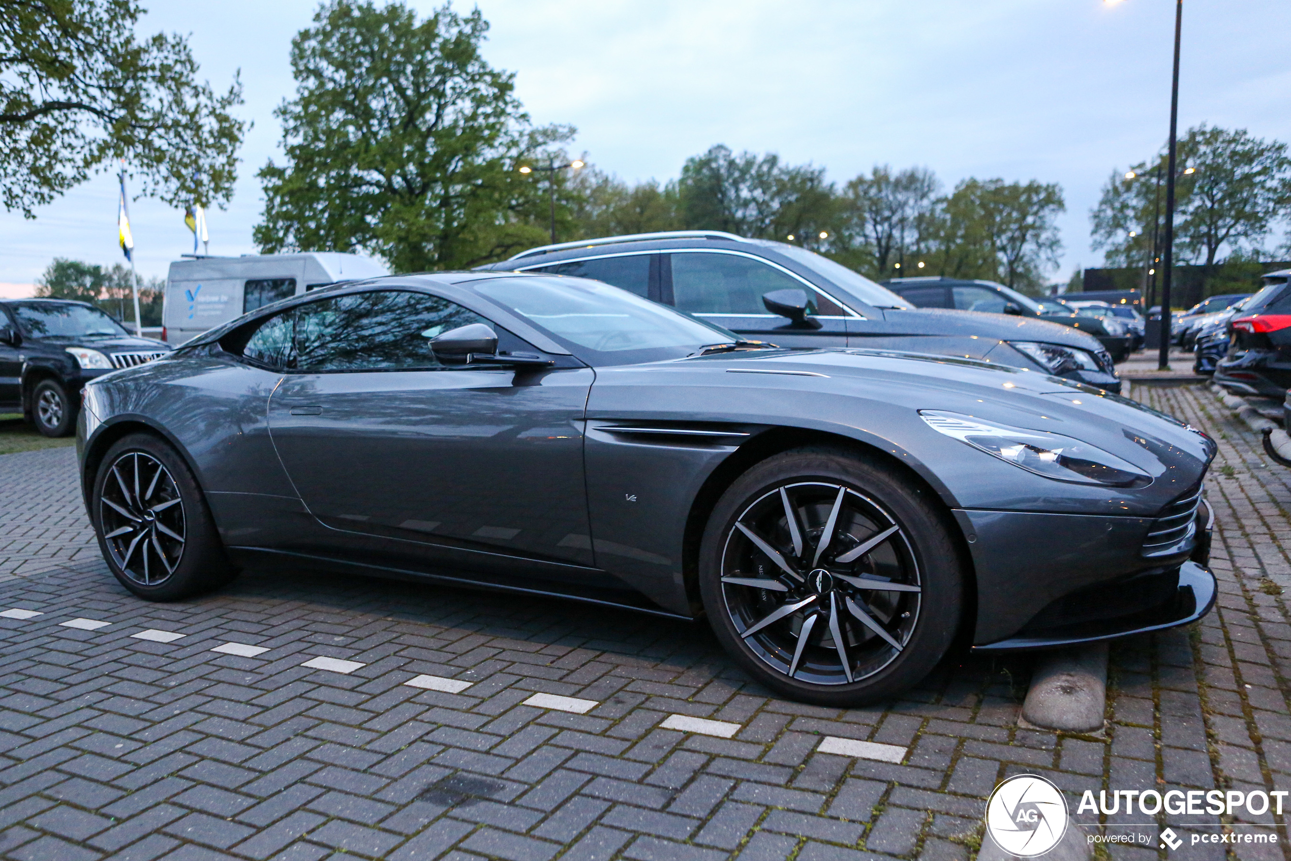 Aston Martin DB11