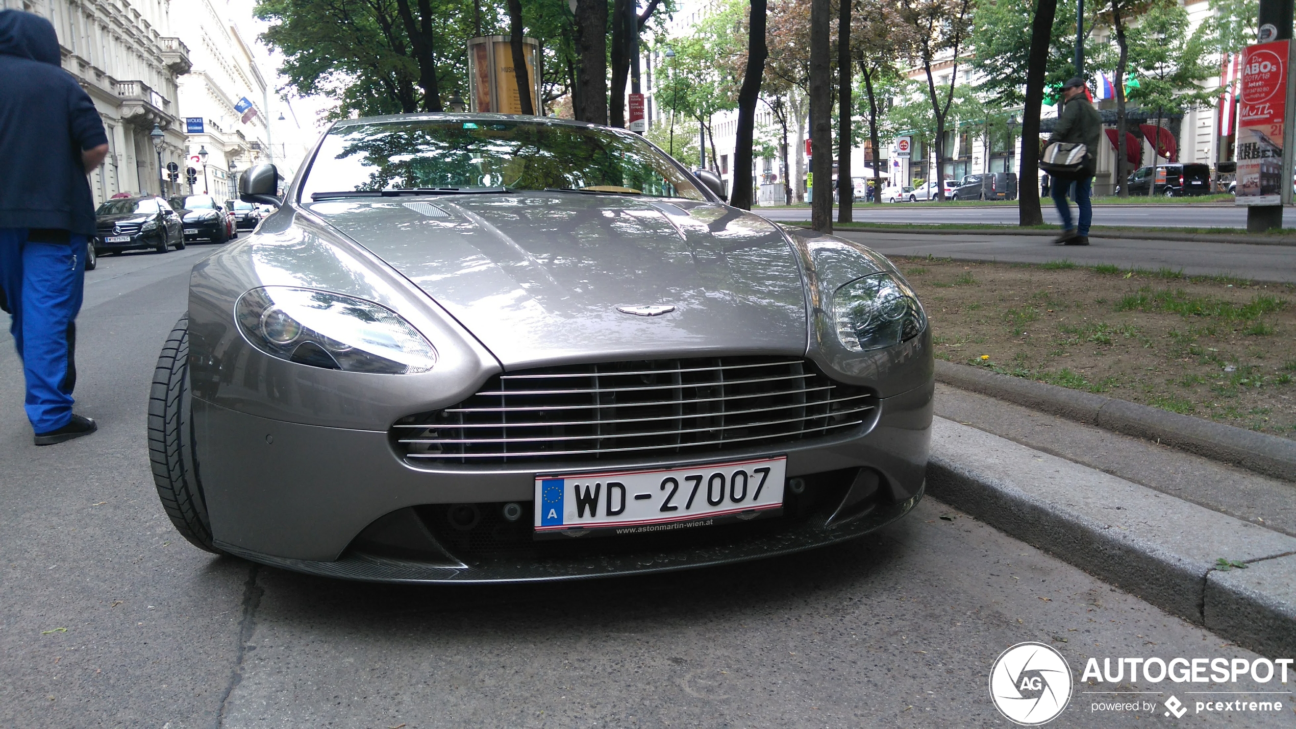 Aston Martin V8 Vantage S