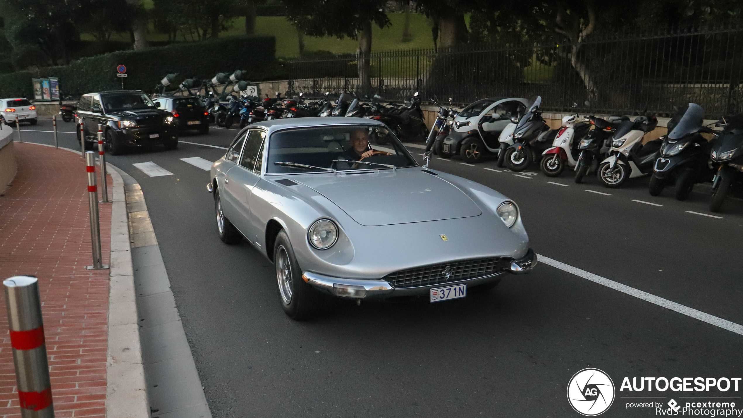 Ferrari 365 GT 2+2