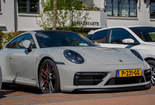 Porsche 992 Carrera 4 GTS