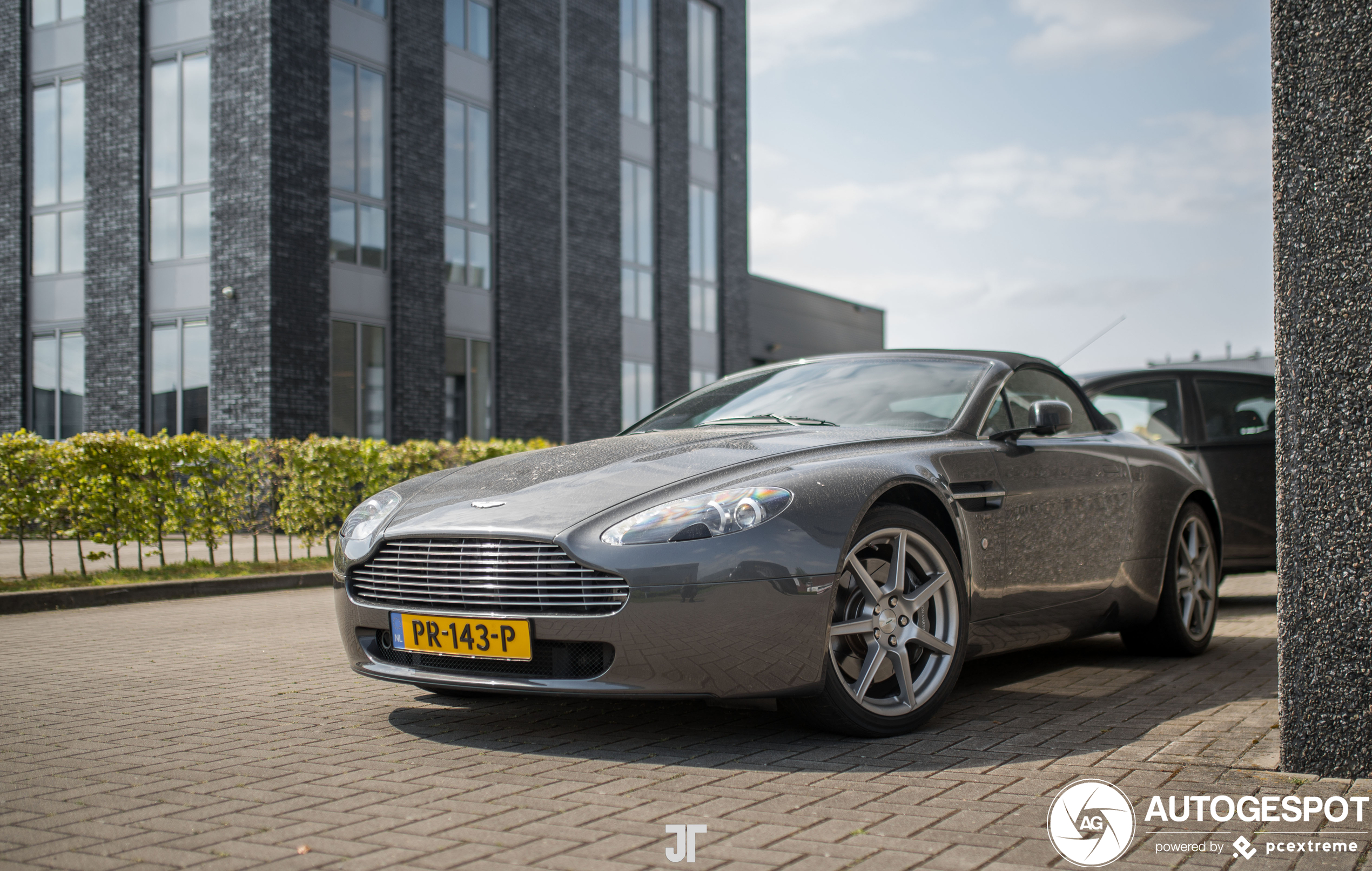 Aston Martin V8 Vantage Roadster