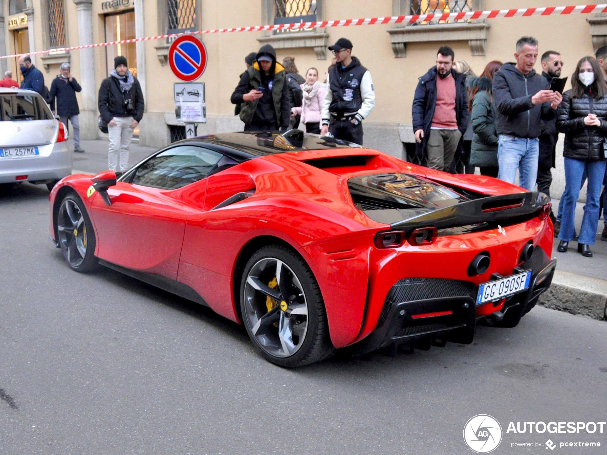 Wat is er beter dan een Ferrari SF90 Stradale?