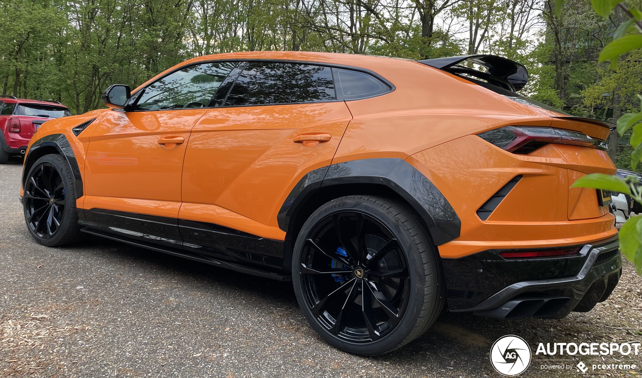 Lamborghini Urus Nero Design