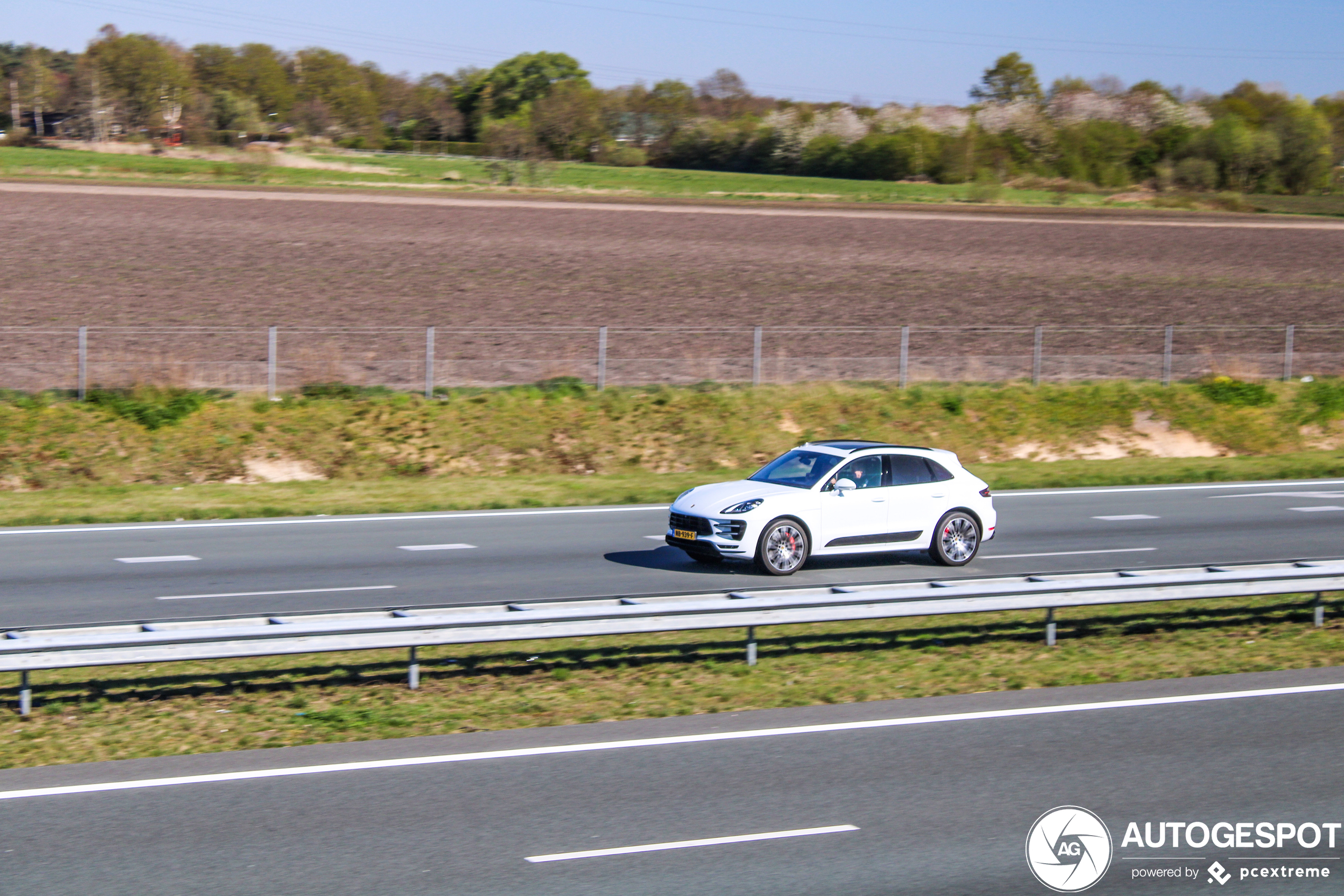 Porsche 95B Macan Turbo