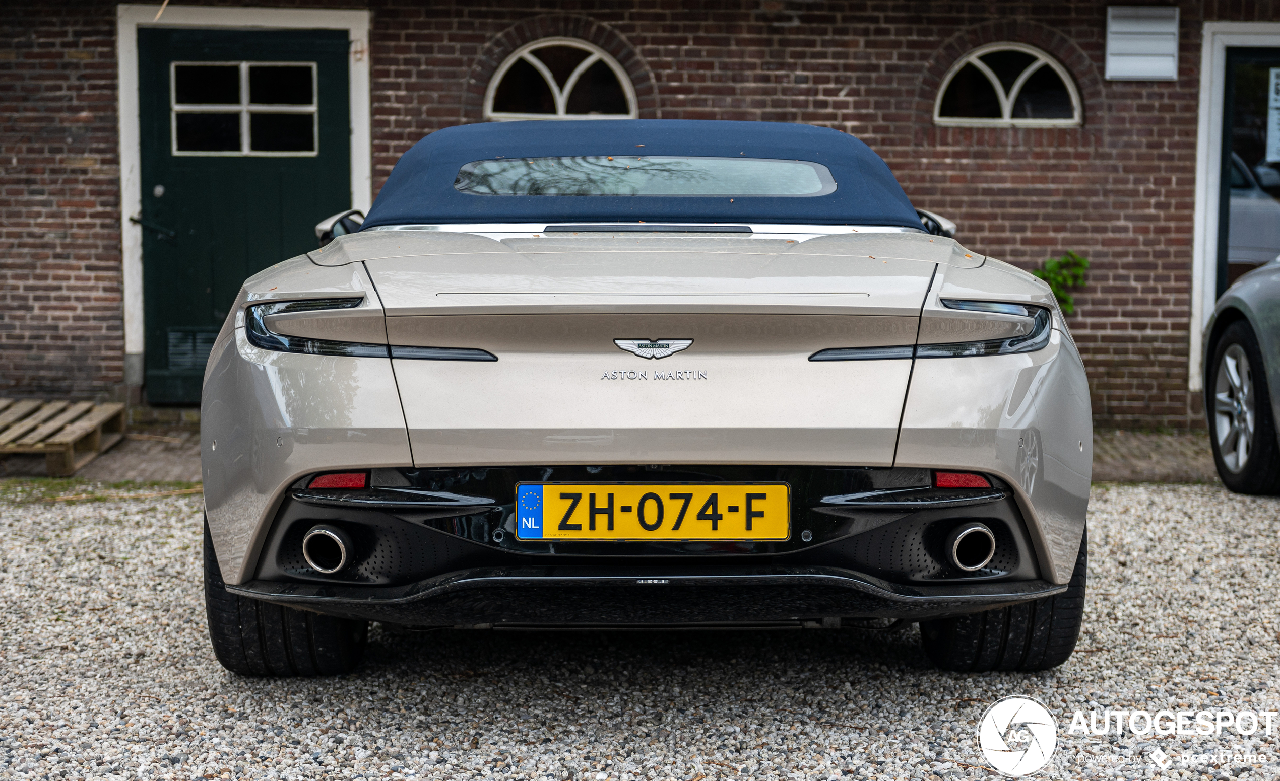 Aston Martin DB11 V8 Volante