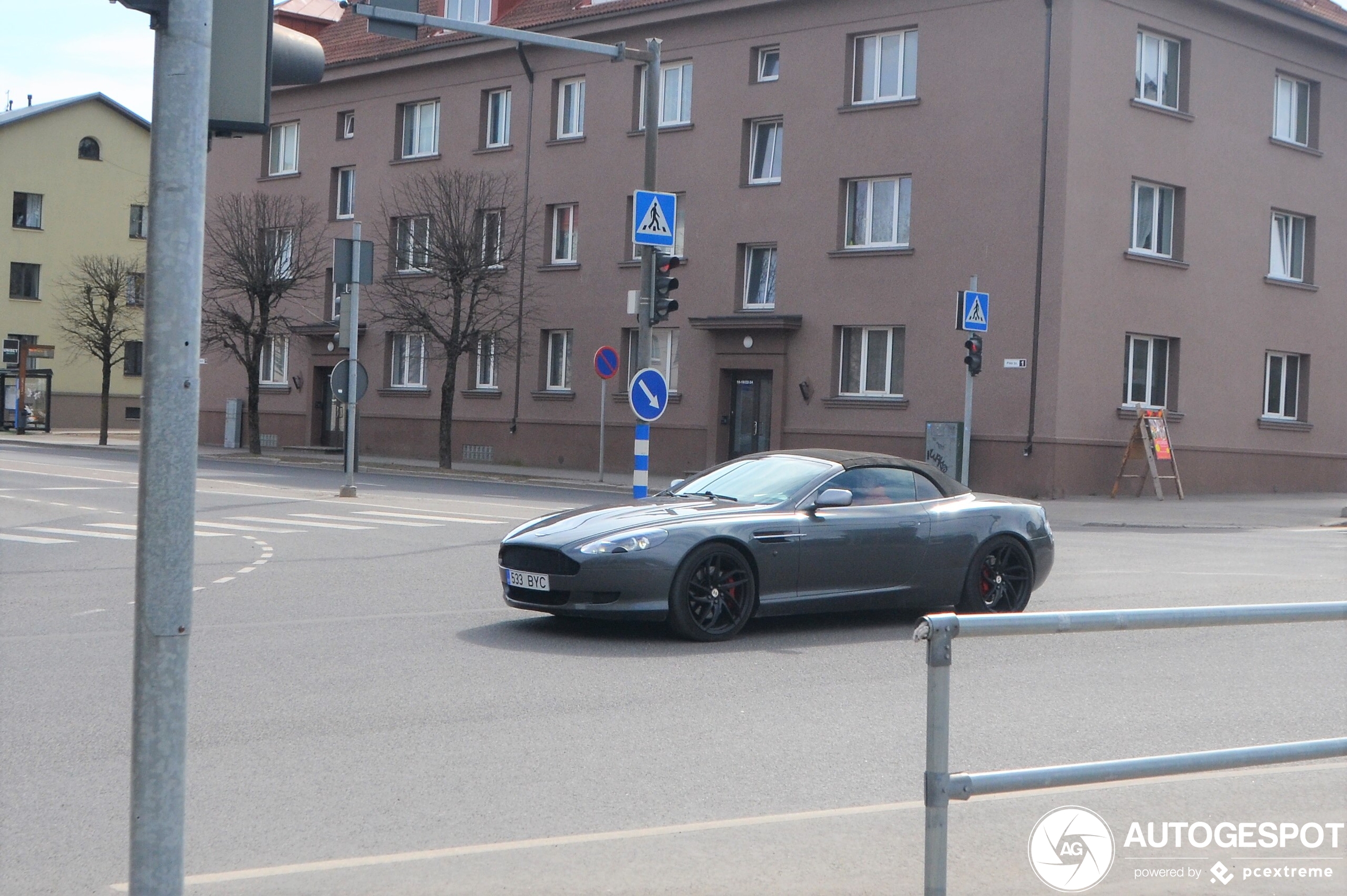 Aston Martin DB9 Volante