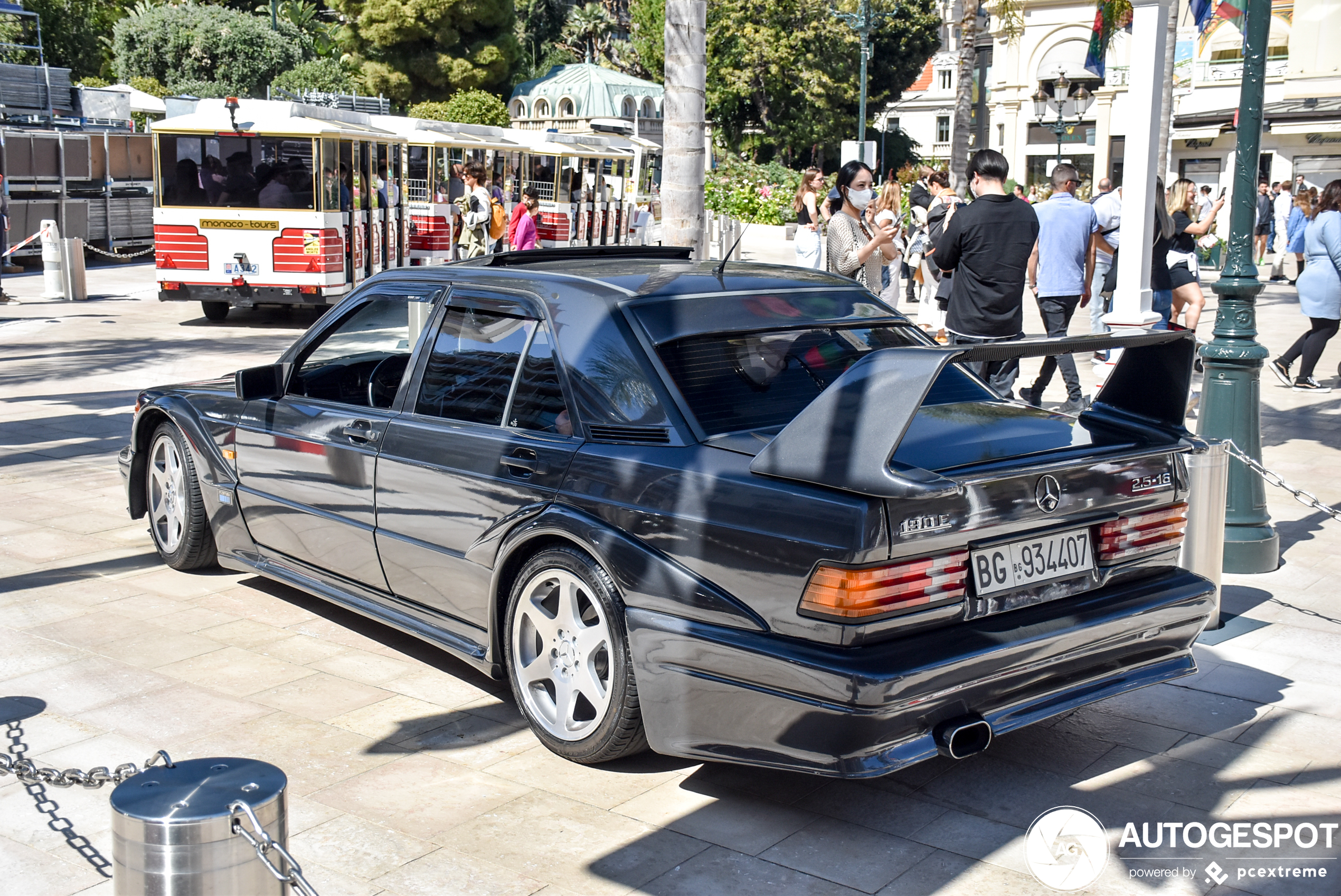 Mercedes-Benz 190E 2.5-16v EVO II steelt Monaco