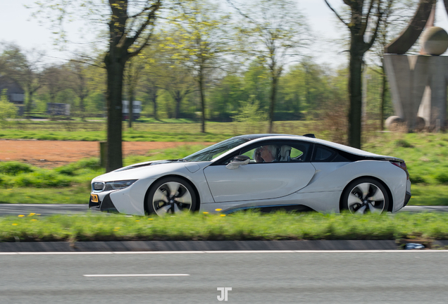 BMW i8