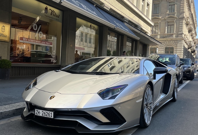 Lamborghini Aventador S LP740-4