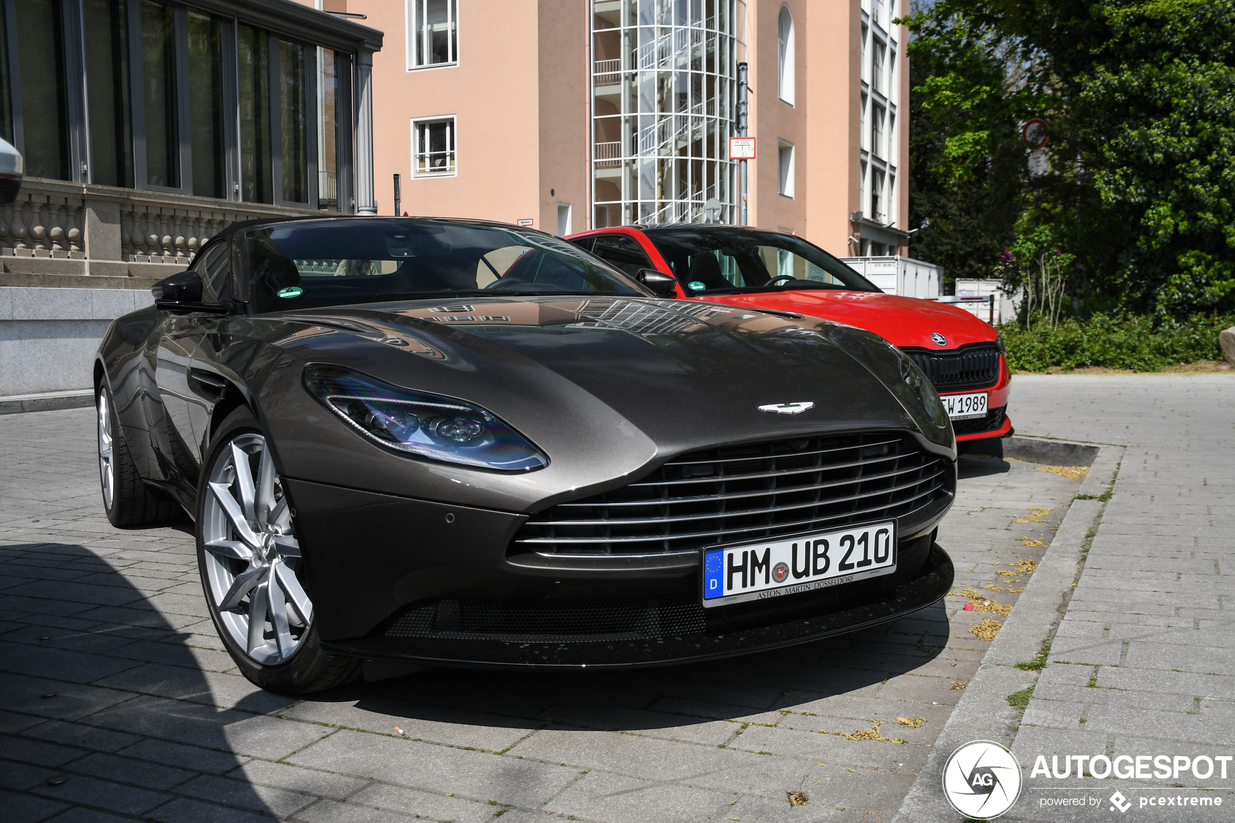 Aston Martin DB11 V8 Volante