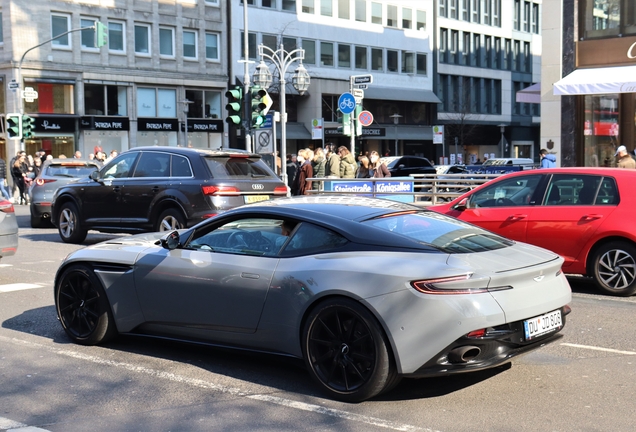 Aston Martin DB11 AMR