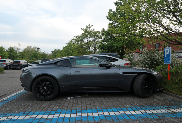 Aston Martin DB11 V8