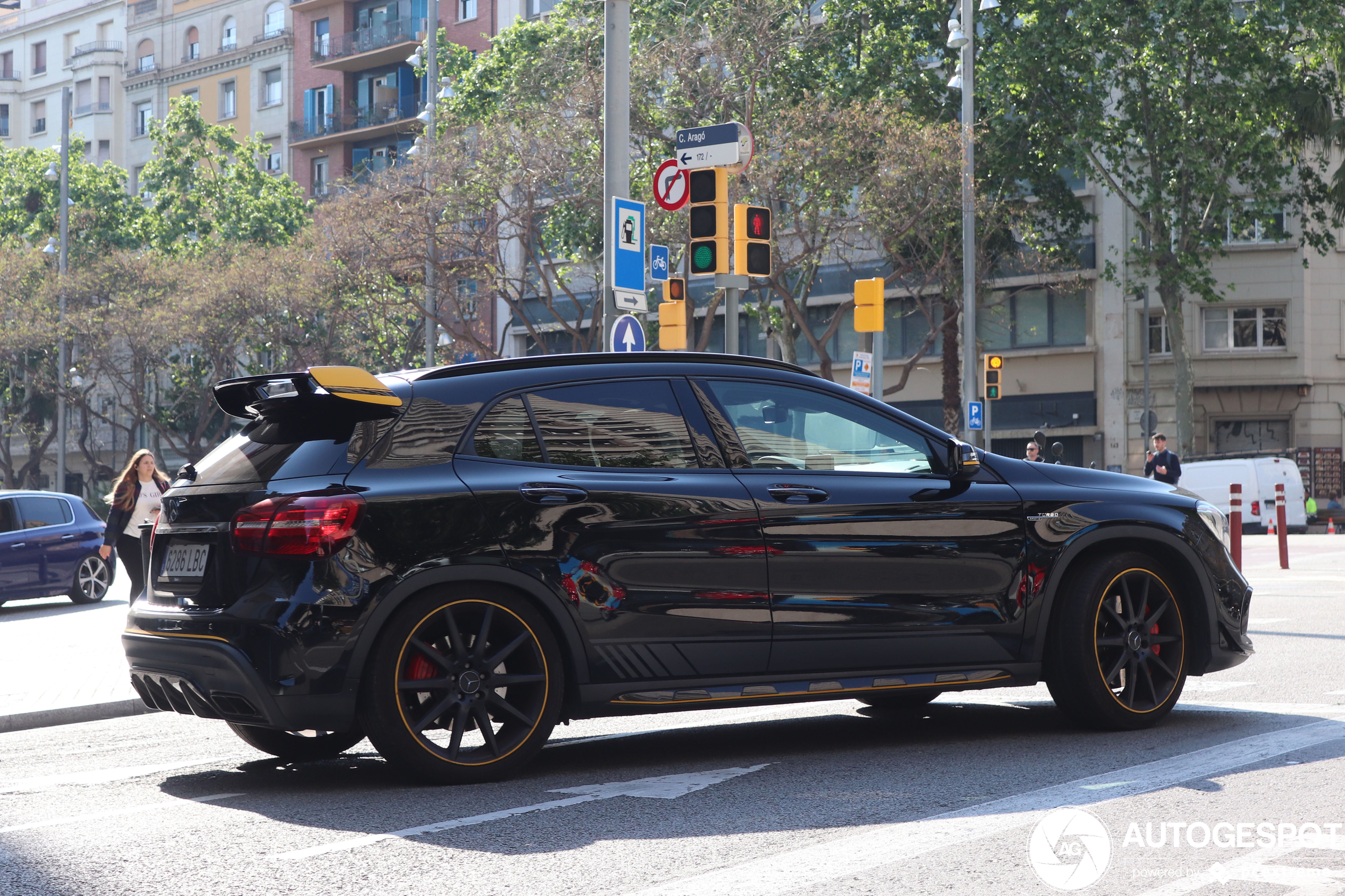 Mercedes-AMG GLA 45 X156 Yellow Night Edition