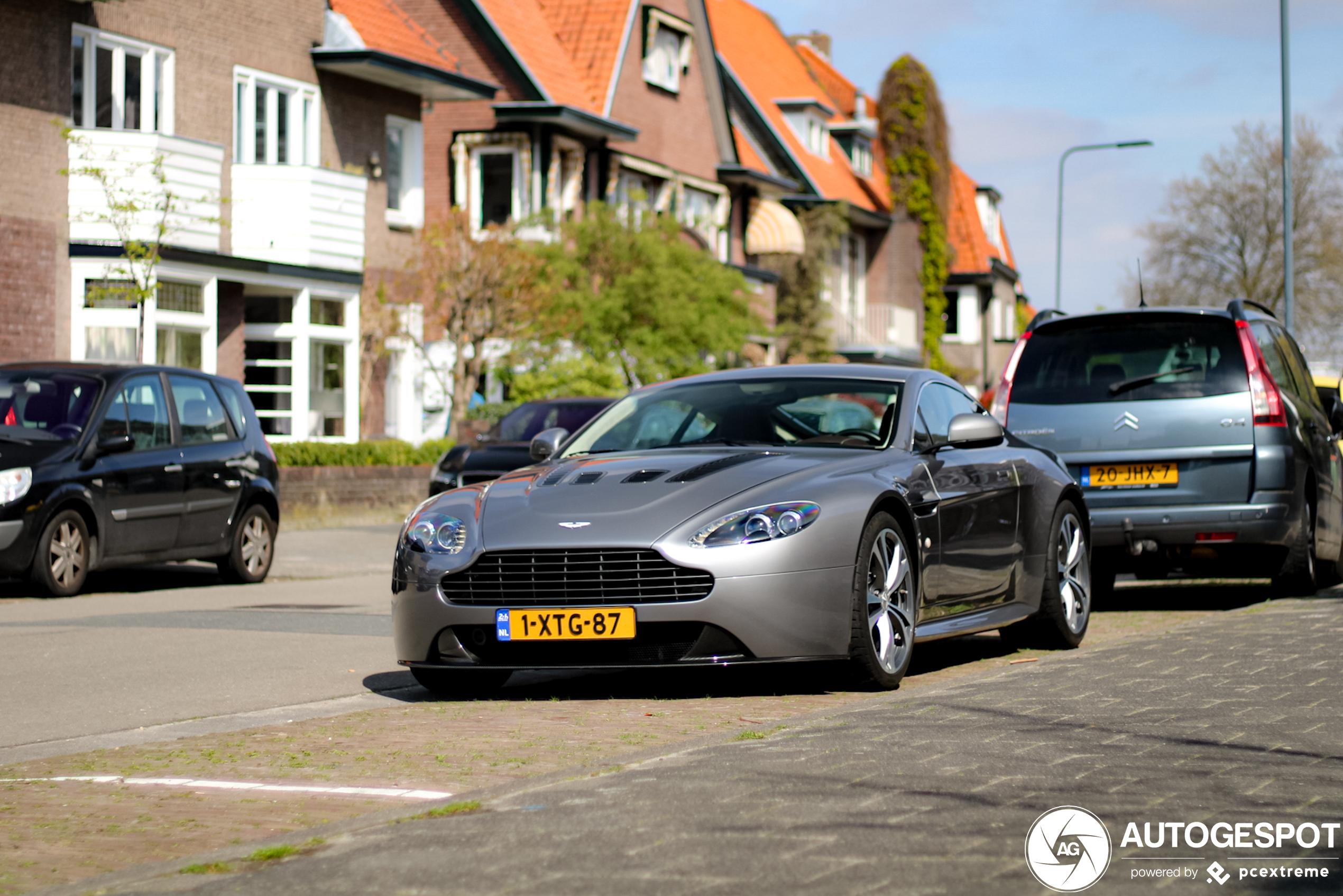 Aston Martin V12 Vantage