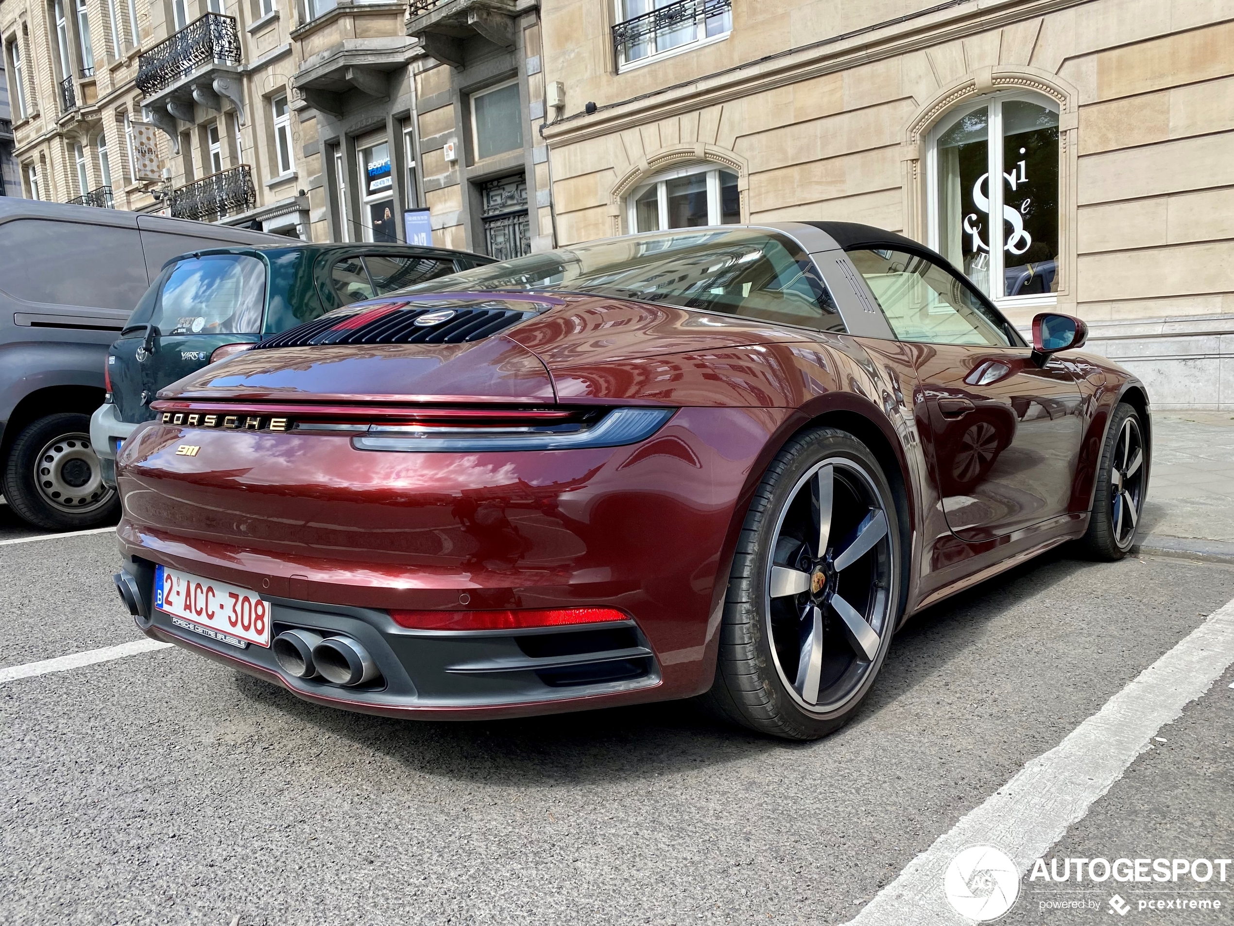 Porsche 992 Targa 4S Heritage Design Edition