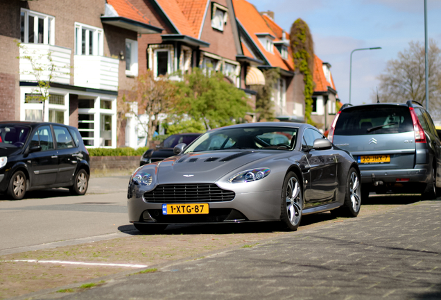 Aston Martin V12 Vantage