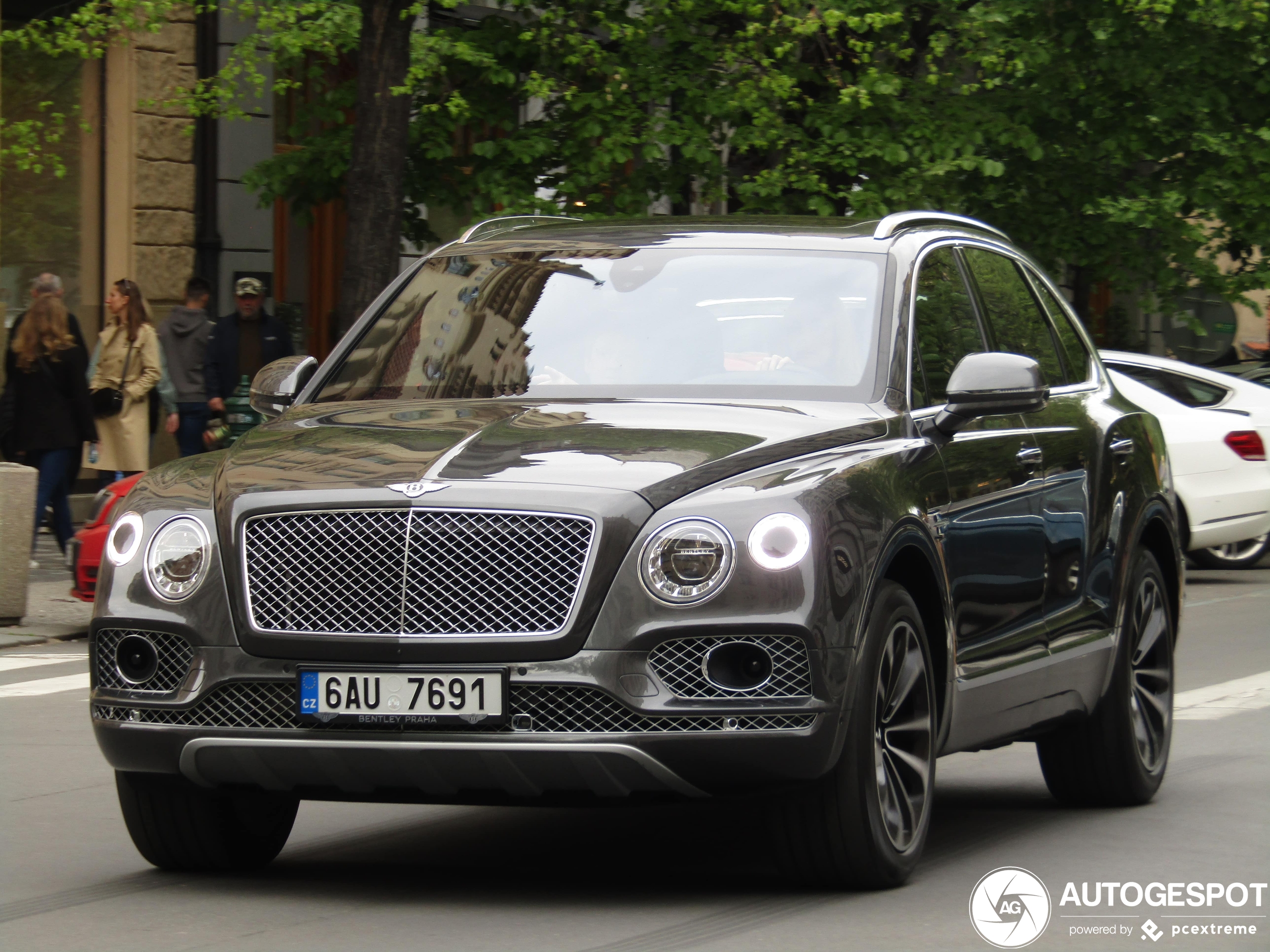 Bentley Bentayga V8