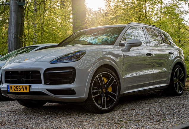 Porsche 9YA Cayenne GTS