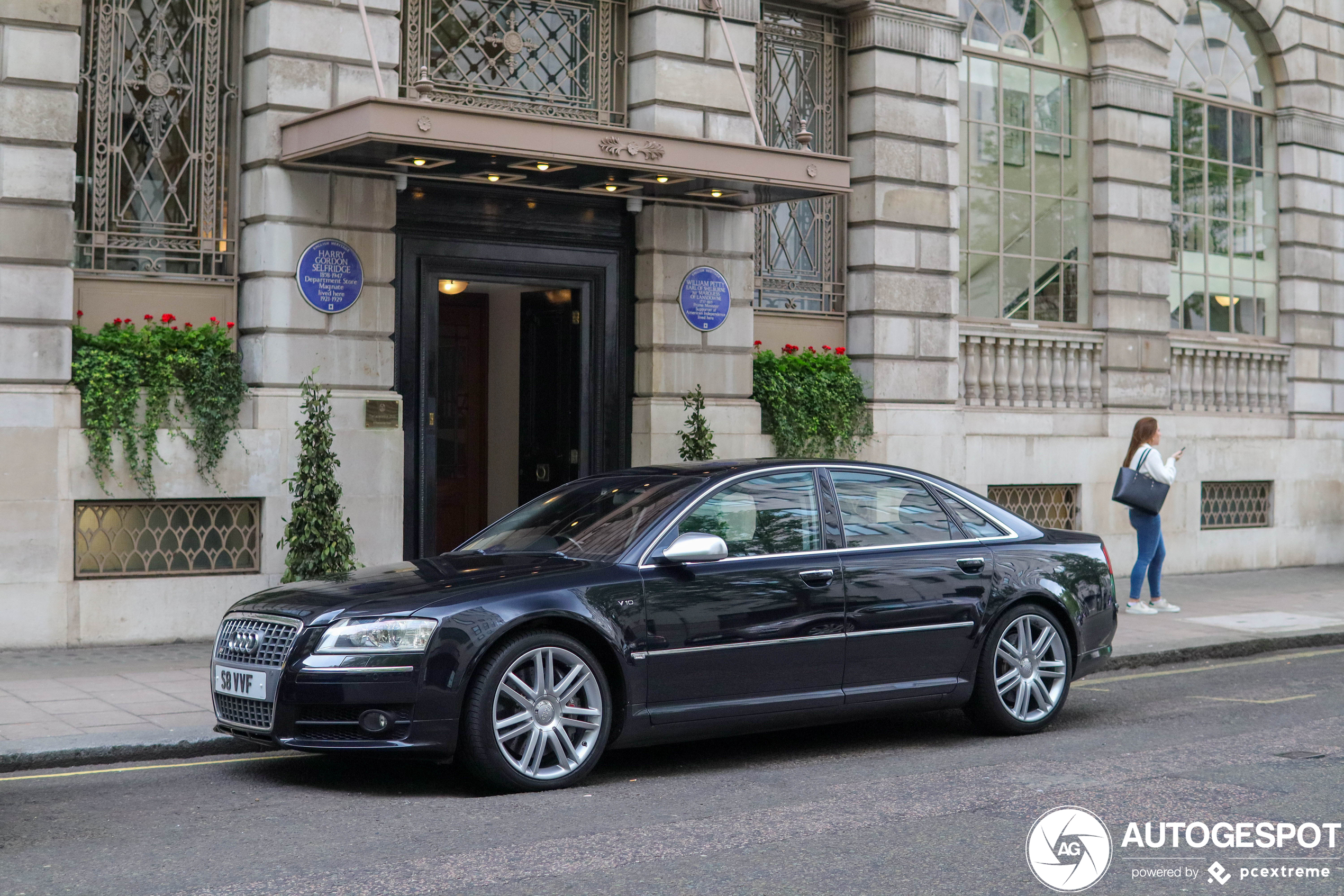 Audi S8 D3