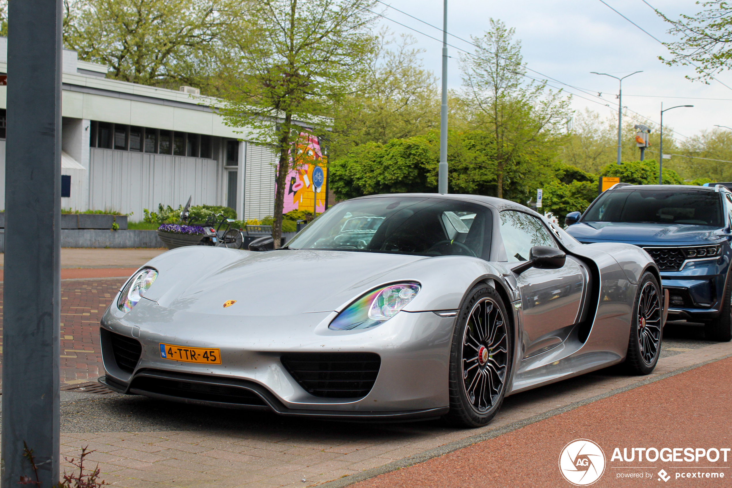 Porsche 918 Spyder Weissach Package