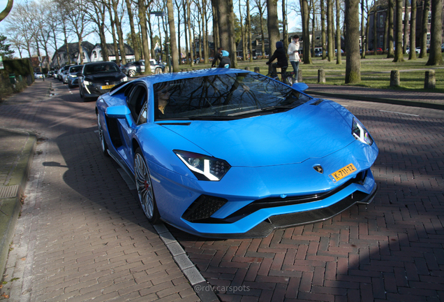 Lamborghini Aventador S LP740-4