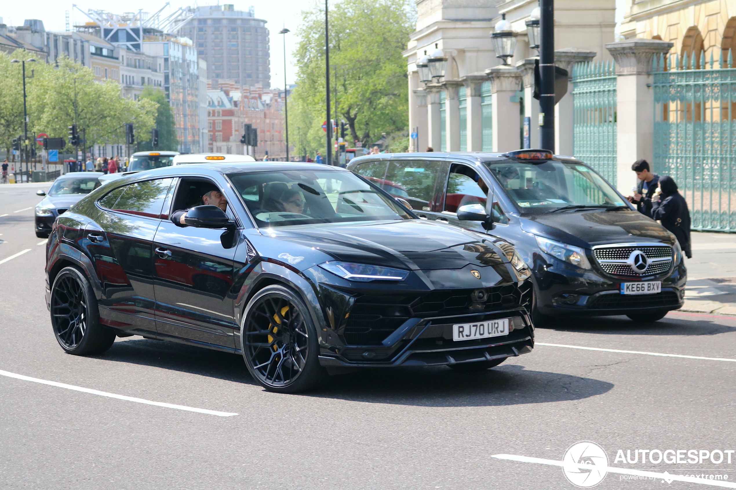 Lamborghini Urus Nero Design