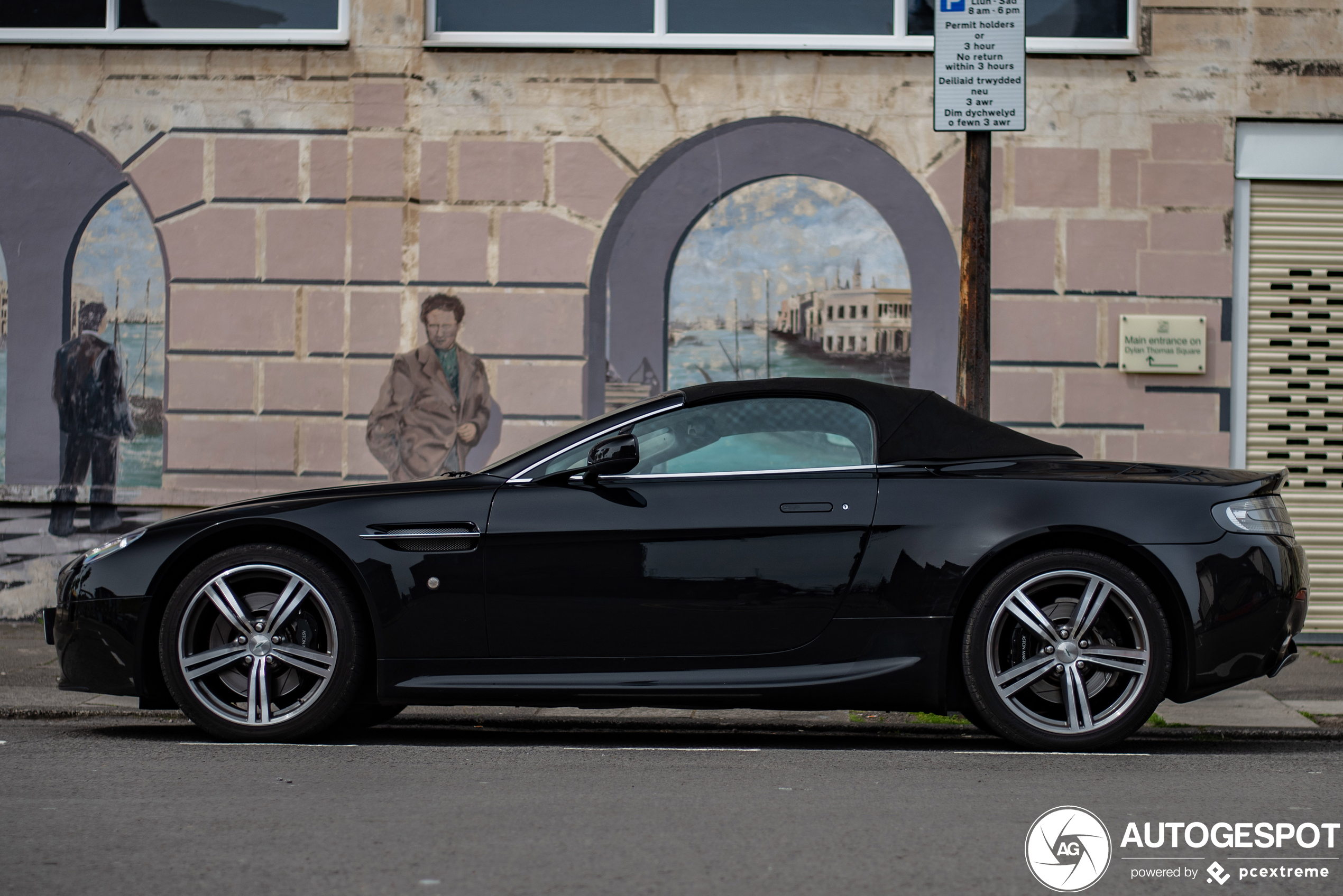 Aston Martin V8 Vantage N400 Roadster