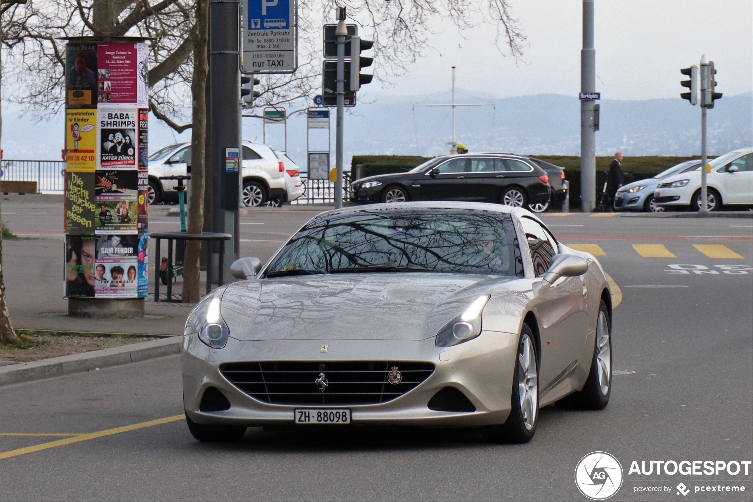Ferrari California カタログ カリフォルニア（フェラーリ）の歴代モデル・グレード別カタログ