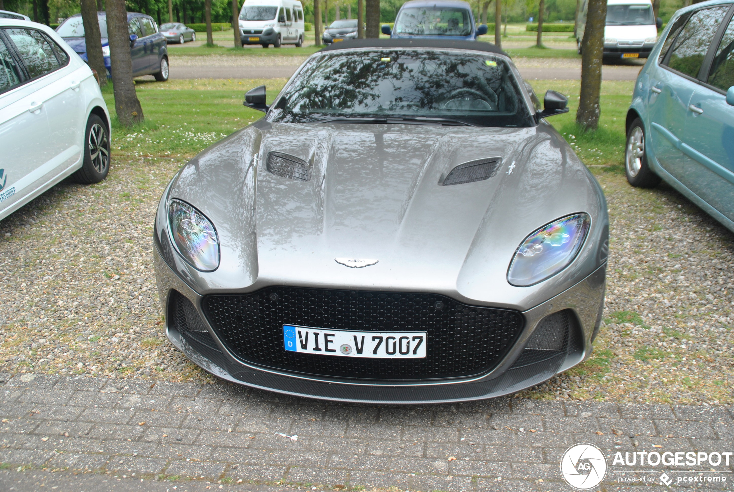 Aston Martin DBS Superleggera Volante