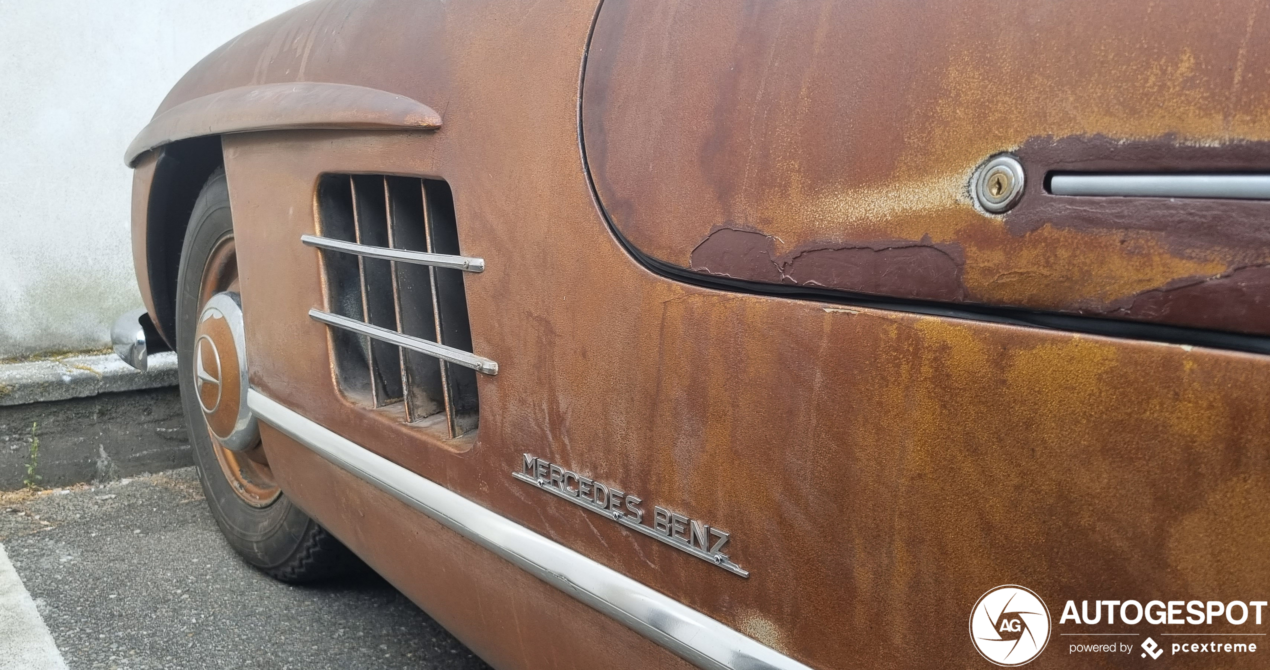 Hoelang blijft deze Mercedes-Benz 300SL Gullwing nog in elkaar steken