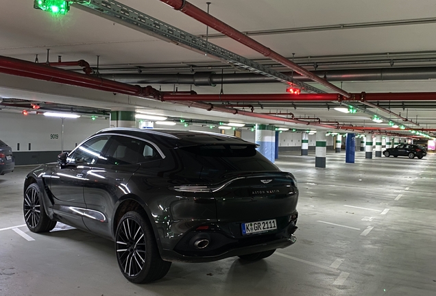 Aston Martin DBX